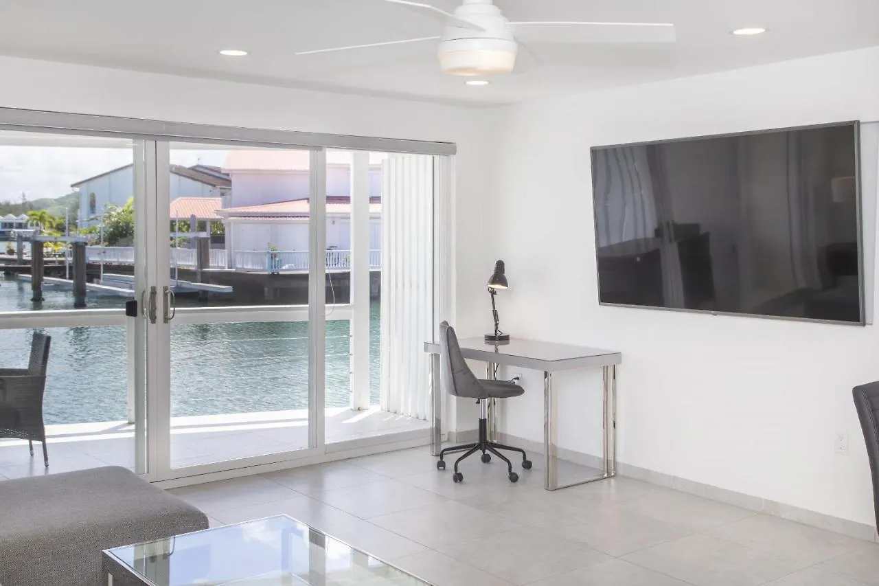 232E South Finger, Waterfront Villa, Jolly Harbour 0*,  Antigua og Barbuda